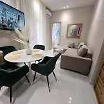 Agora Luxury Flat 2 * 루트라키
