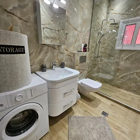Agora Luxury Flat 2 * 루트라키